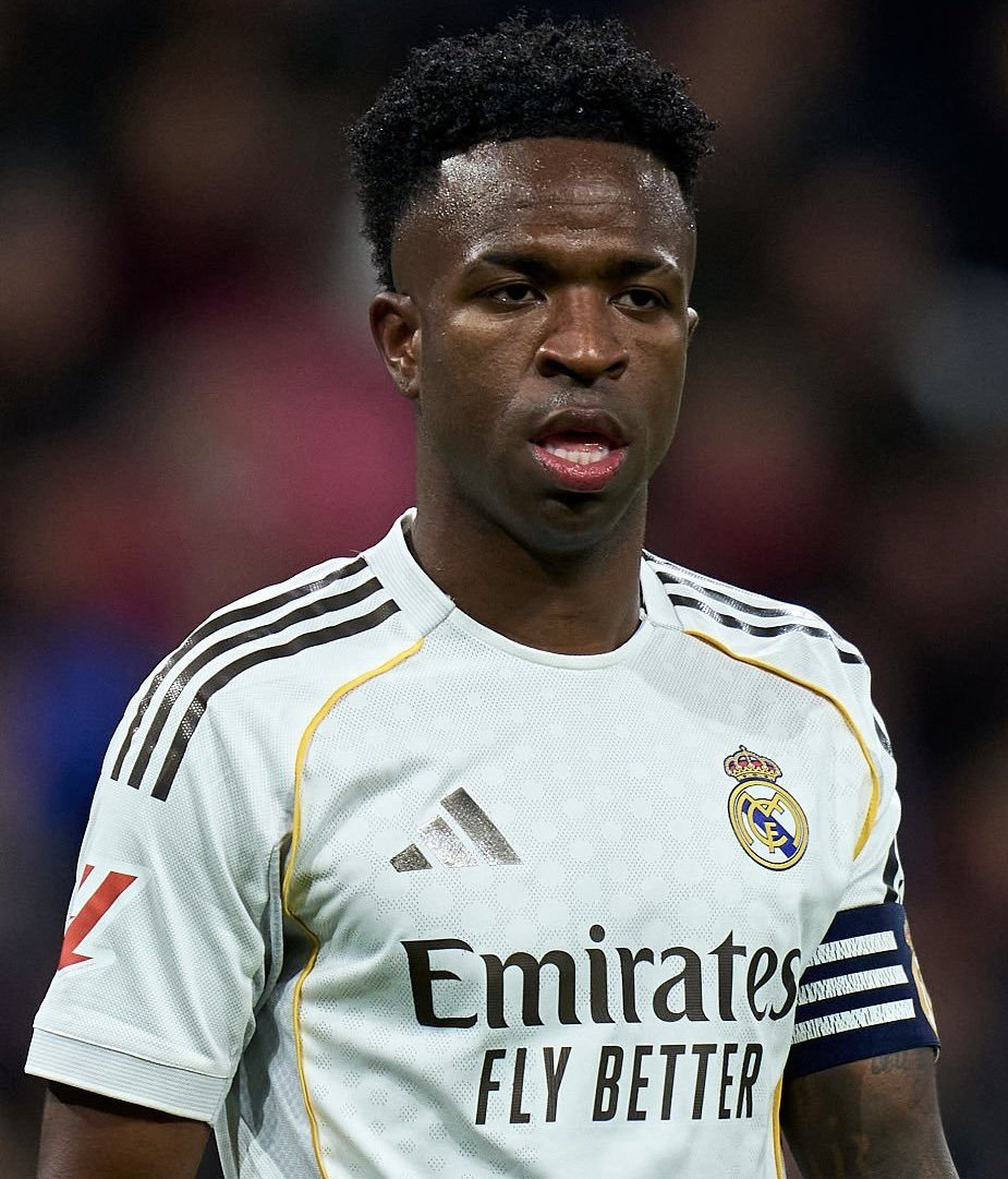 VictoryOwai's tweet photo. As it stands, I've genuinely lost belief in anything Sky Sports reports now, especially when it comes to transfer news.

They came out so confidently saying José Mourinho wanted Vinícius Júnior to stay at Real Madrid, almost like the matter was settled. Then today, Pepe Álvarez, who has been far more reliable on Real Madrid matters, completely changed the picture.

According to him, Mourinho doesn't even consider Vinícius essential to his plans. Real Madrid aren't pushing him out, but they also won't shut the door if the right offer comes in. On top of that, the club isn't willing to hand him an €80m signing bonus or give away 80% of his image rights.

So what exactly happened to Sky's "exclusive"?

This is why I always say speed should never come before accuracy. It's better to be second and right than first and completely wrong. Transfer reporting has become a race for engagement instead of a race to get the facts straight.

For me, Sky Sports have lost a lot of credibility with this one. Verify your information properly before putting it out to millions of people.

As for English clubs, I'm sticking with David Ornstein. He has earned that trust over the years, and until someone proves to be just as consistent, that's where I'll be getting my information from.