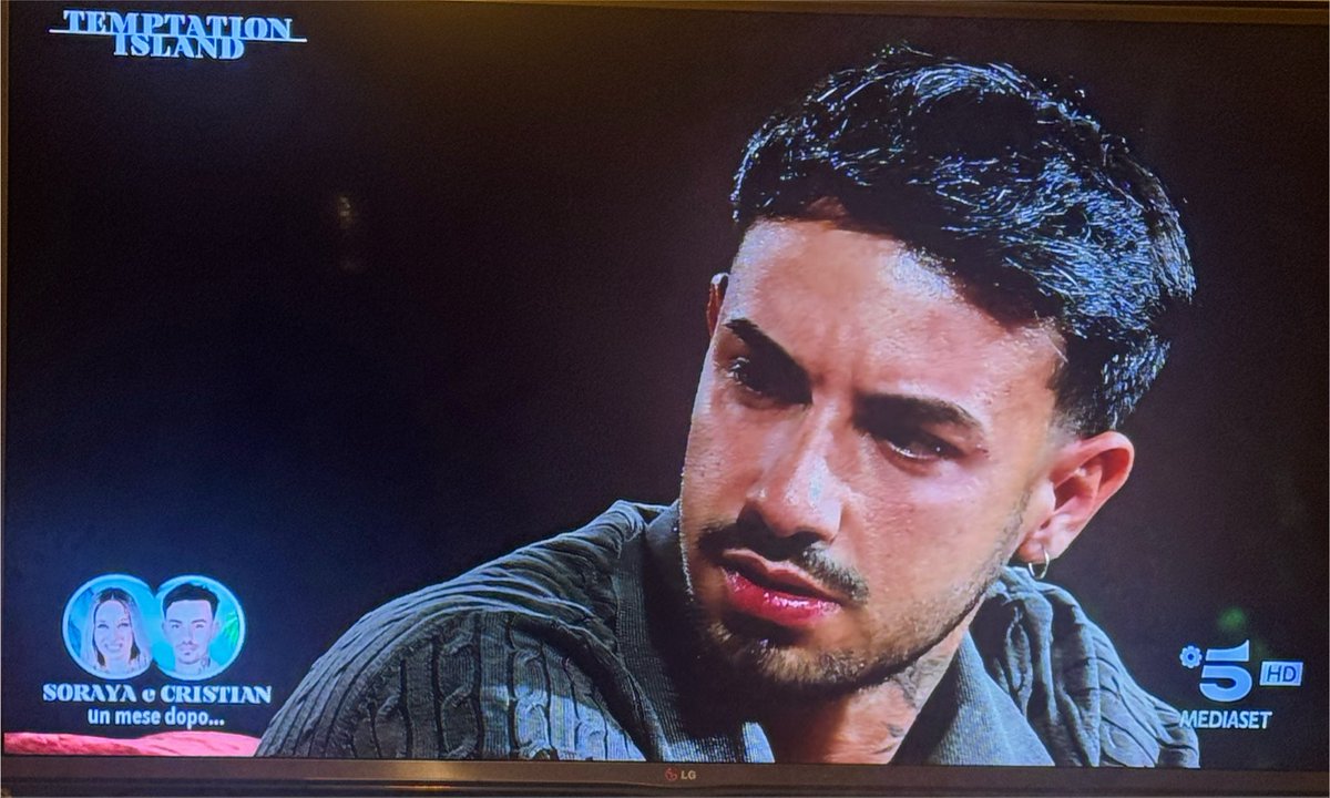La_Giulia_87's tweet photo. Le facce di Cristian che dicono palesemente “Cazzo sta a dì questa?Ma come ragiona?”
#temptationisland https://t.co/wxN2ckIIQ4
