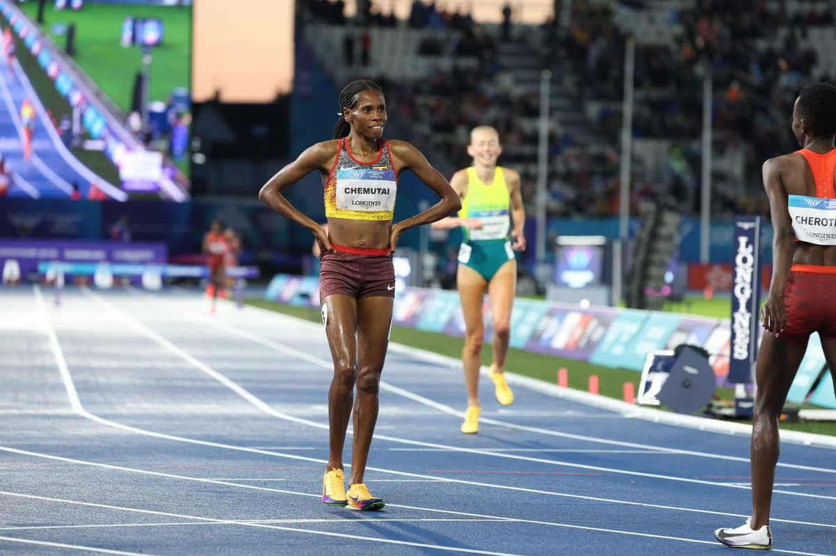 UgaAthletics2's tweet photo. Congratulations to 🇺🇬 Peruth Chemutai on winning bronze in the women's 3000m steeplechase at the Glasgow Commonwealth Games. Kenya's Faith Cherotich claimed gold, while England's Elise Thorner took silver. A brilliant achievement for Uganda. 👏🇺🇬 https://t.co/77sHJu2brV
