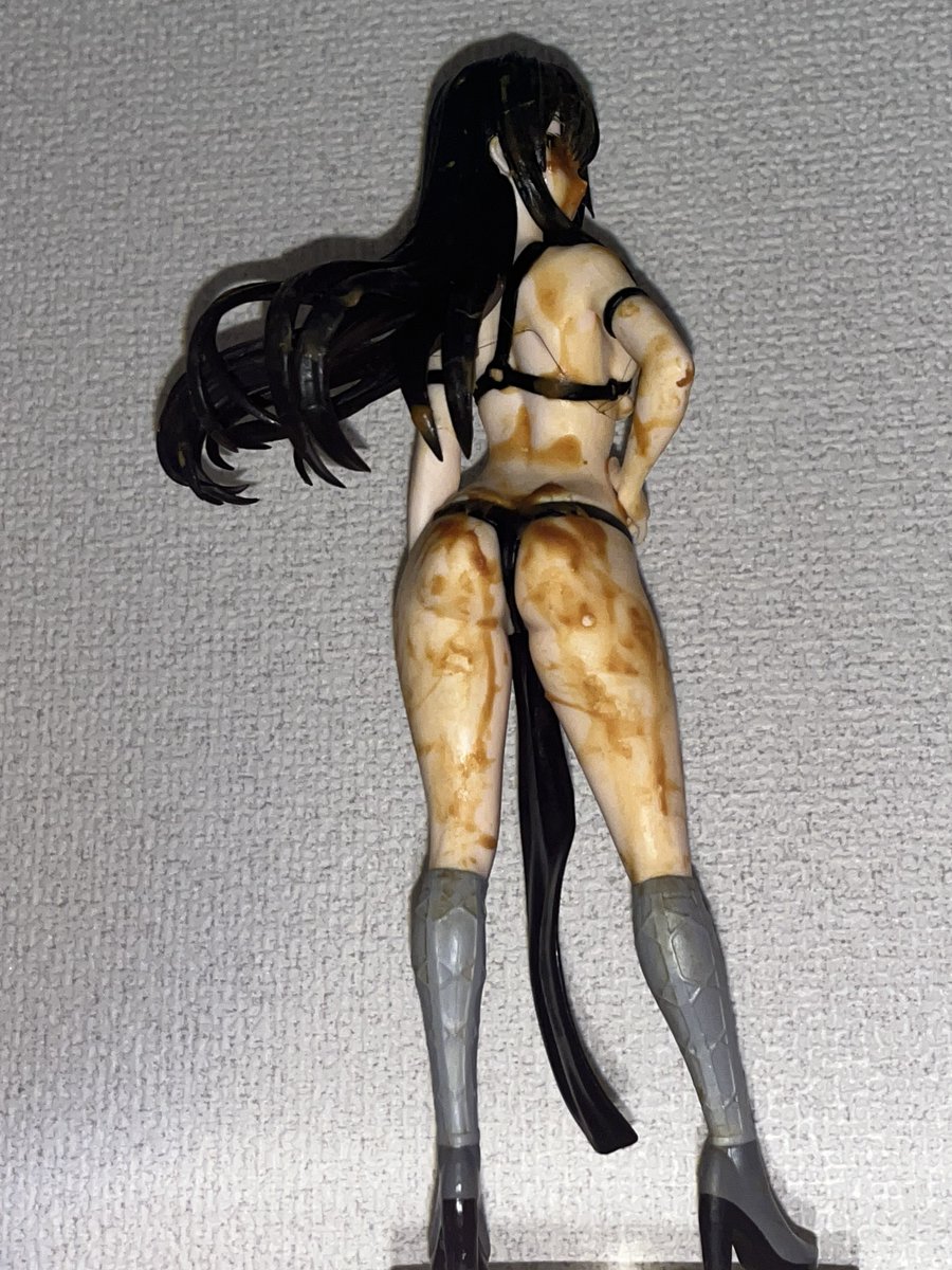 _etsuran_ero's tweet photo. 過去作⑬
女戦士古手川

こんな装備で戦場に出たらそりゃこうなるよ。本人は凛々しい顔して戦う気満々なのに、結局男の慰み者になる様子が想像できます。
ポージングや靡く黒髪が気高い女戦士（笑）を出しつつ、プリッとした下半身を見せつけてるのがメスすぎますね。

＃フィギュアぶっかけ
＃無洗浄 https://t.co/G4bY8keX5T