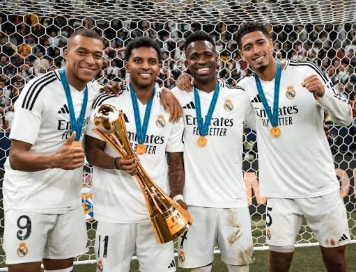 carterY94's tweet photo. Update : Vinicius c’est fini, Rodrygo mort et enterré, Bellingham veut se barrer et ferra le forcing encore plus quand il verra le communicado sur Vini. Encore une fois le dernier arrivé qui venait pour « s’adapter » dans une attaque u23 championne d’Europe a tout cassé https://t.co/laCGnwoUcs