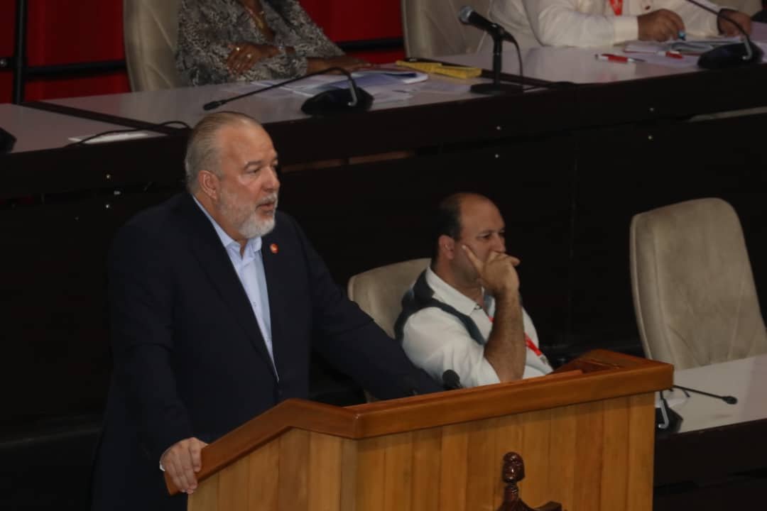 PartidoPCC's tweet photo. La @AsambleaCuba analizó la implementación de las transformaciones económicas y sociales aprobadas recientemente para modernizar y dinamizar la economía del país, en medio de un bloqueo recrudecido que se ha intensificado en los últimos meses y ocasiona graves estragos en el funcionamiento nacional y en la cotidianidad de las familias cubanas.

#Cuba no se desvía de la construcción del socialismo.

#PoderPopular