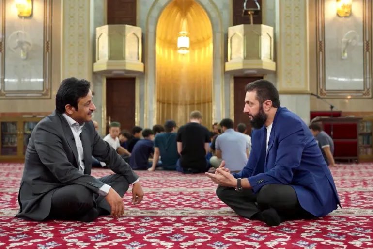 FawazElziyab's tweet photo. الشرق الاوسط مشتعل ورئيسنا ابو محمد مركز مع الظفيري في المقابلة … تعيش ابو محمد وتقهر عداك .. بعد ان كانت سوريا تشتعل والعالم يتفرج اصبح العالم يشتعل وسوريا تتفرج.. اللهم لك الحمد حتى ترضى https://t.co/dwrLepcyXv