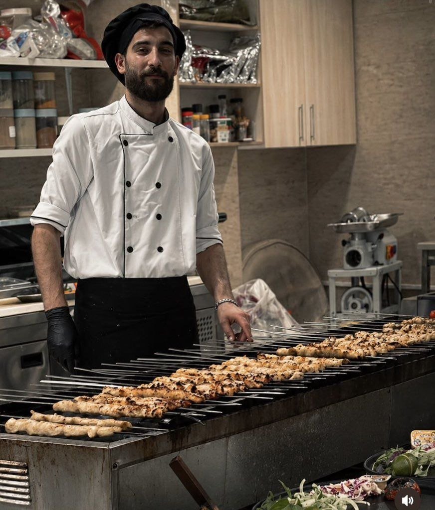 iranissed_'s tweet photo. تو آخرین تماسش به خانوداش گفته جانم فدای ایران.

به #حسین‌حق‌پرست حکم اعدام داده اند؛ فقط به خاطر عزاداری برای دوستش که در اعتراضات ژانویه کشته شد.
#StopExecutionsInIran https://t.co/z8fwlUiM1Y