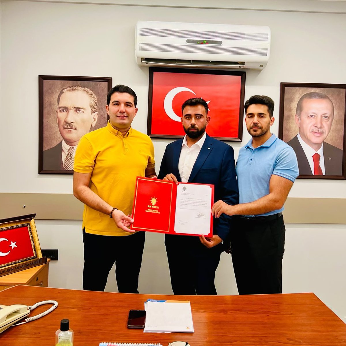 GlinZboz's tweet photo. Genel Merkez Gençlik Kolları Başkanlığımızın tensipleriyle Kaş İlçe Gençlik Kolları Başkanlığı görevine atanan Hüseyin Can Aksak kardeşimizi ve Gazipaşa İlçe Gençlik Kolları Başkanlığı görevine atanan Burak Çetiner kardeşimizi gönülden tebrik ediyor, yeni görevlerinde üstün başarılar diliyorum.

@tugbaisikercan 
@alicetin_07 
@akkadinantalya