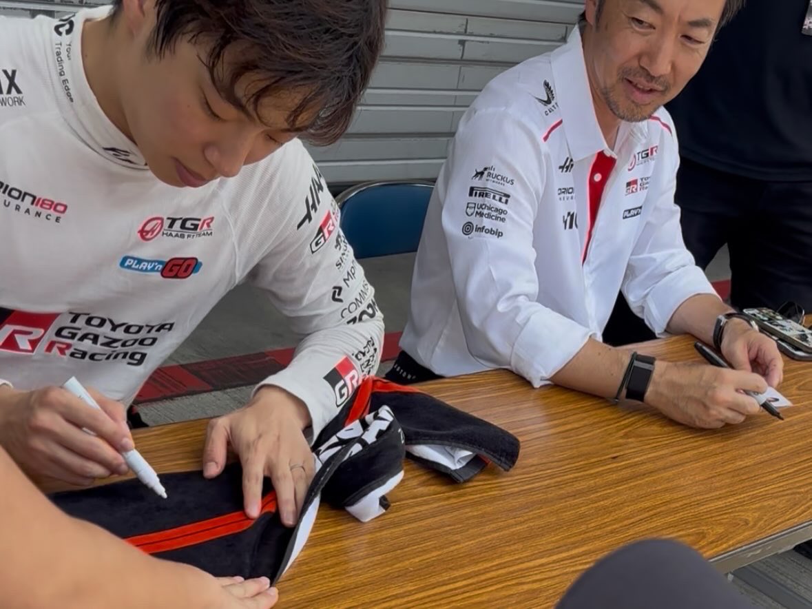 hrhrbros's tweet photo. .
.
2026.7.29
.
HAASのテストへ🏎️♡
ピット内で走行見れたり、ノーズに名前書かせてもらえたり✍️
サイン会も当選！
.
坪井選手はサイン会にはいなかったけど
走行10分前くらいに走ってピットに入る姿を目撃👀笑
.
#中嶋一貴
#富士スピードウェイ
#キッズカート https://t.co/2Zns4rwZaa