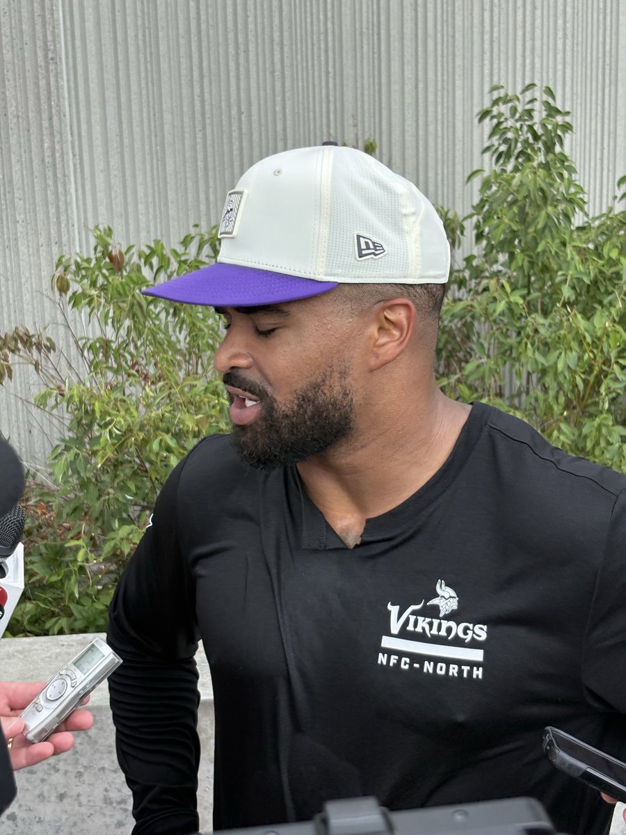 WillRagatz's tweet photo. Jamal Adams on his position:

“Man I can play linebacker, safety, corner, nose tackle, D-end, kicker, it don’t even matter. Whatever position you want me to play, I’ll play. You want me to walk the dog, I’ll walk the dog.” https://t.co/FBrcmszAfz