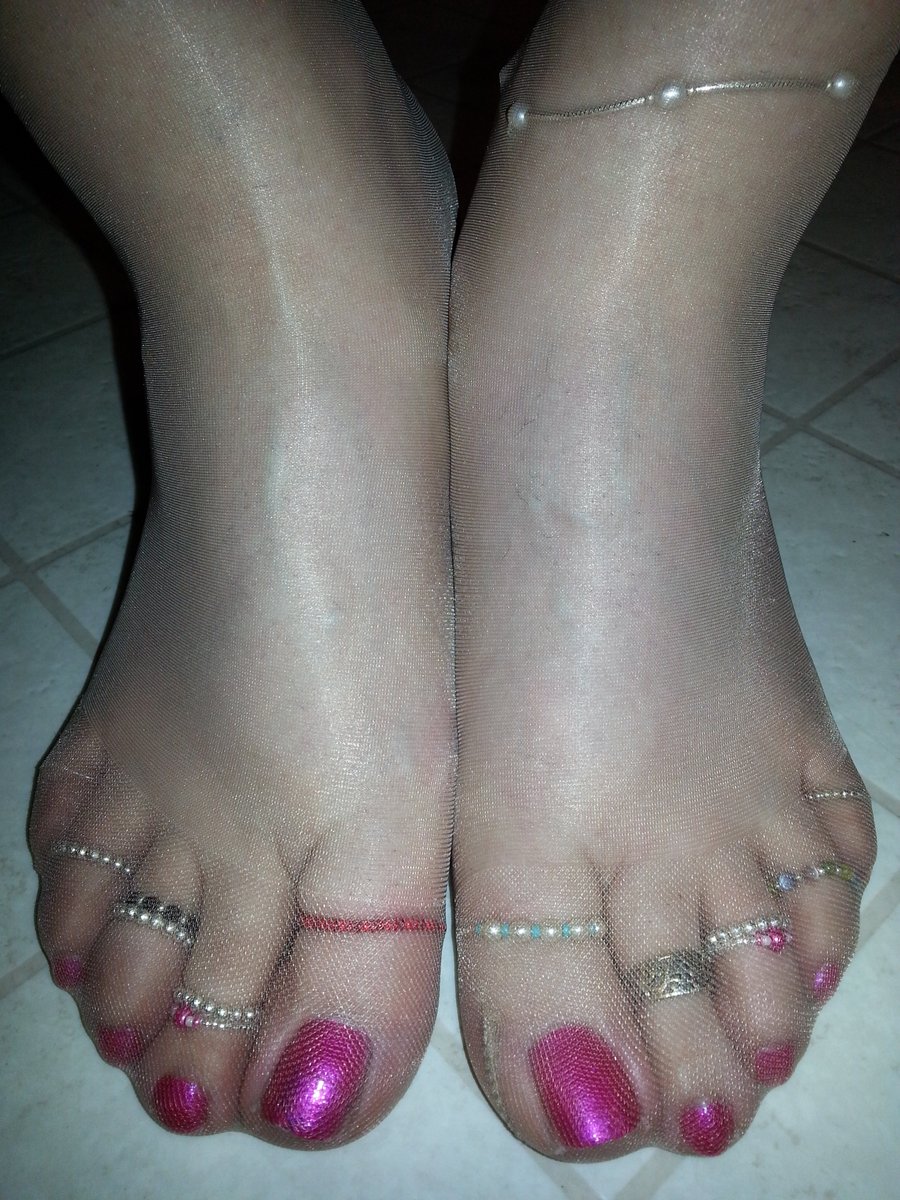 holliehosiery's tweet photo. in 'n out of my #heels #highheels #sandals
#feet #toes #prettyfeet #bigfeet #milffeet #prettytoes #toerings #anklets #anklet #footjewelry #toering #nylonfeet #nylontoes #pantyhosefeet #stockingfeet #pedicures #pedicuredtoes #toenailpolish #paintedtoenails #prettytoenails https://t.co/aXFICSCSWJ