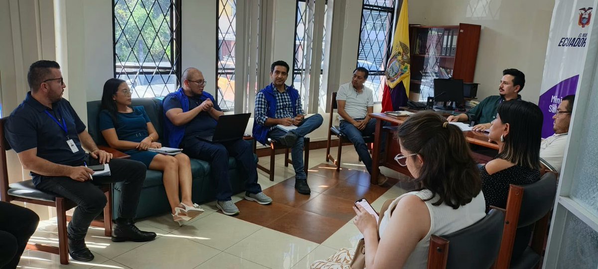 dpsmorona's tweet photo. El director provincial de la @dpsmorona, Dr. Nicolás Trávez, se reunió con representantes del Gobierno Provincial de #MoronaSantiago y del GAD Municipal de #Taisha para coordinar convenios interinstitucionales y fortalecer la atención en salud para la población de este cantón. https://t.co/v5bQ0GtTlL