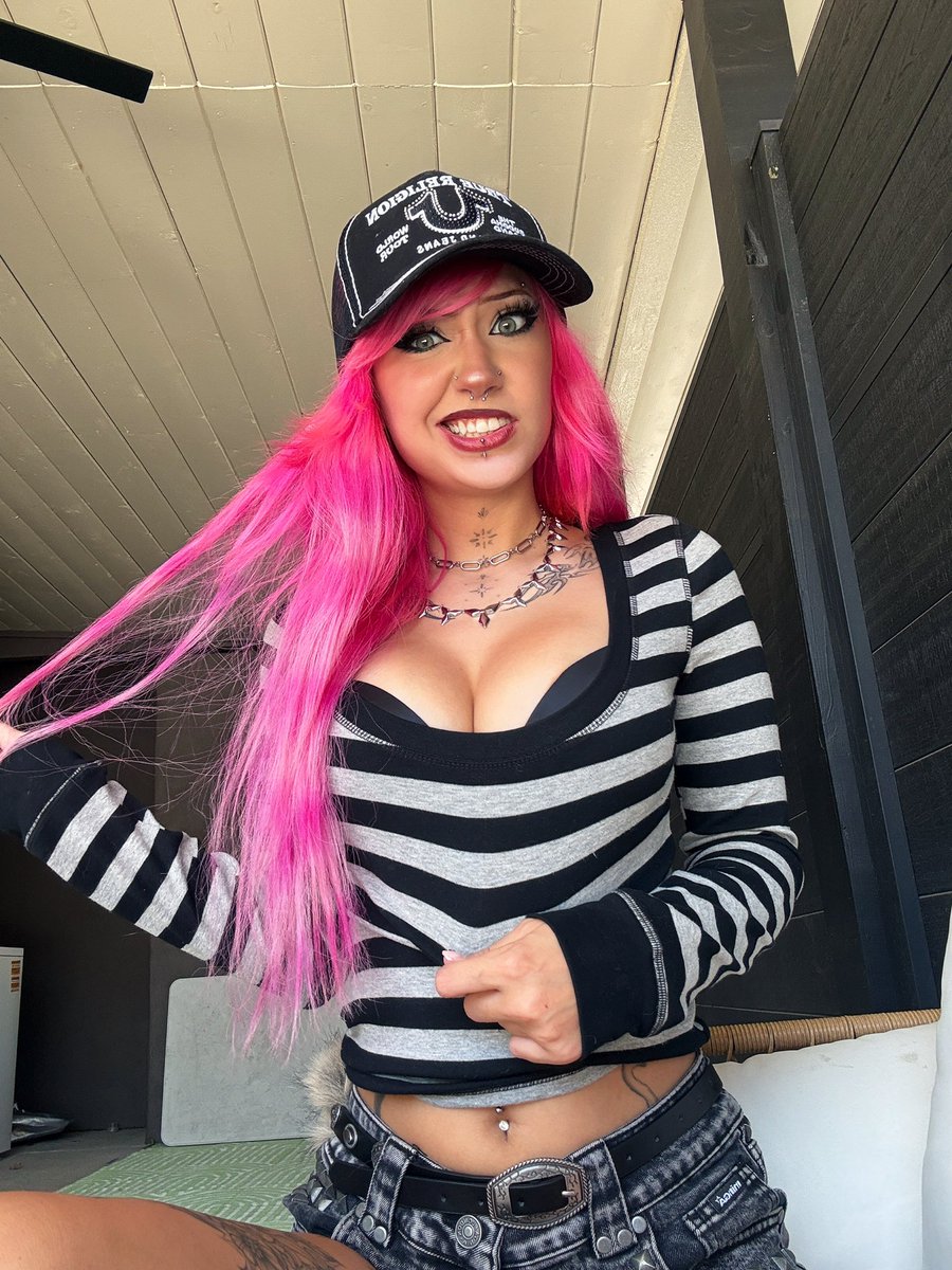 charleygrayyy's tweet photo. bitches don’t make this face anymore ! https://t.co/A1a1HK5uIv
