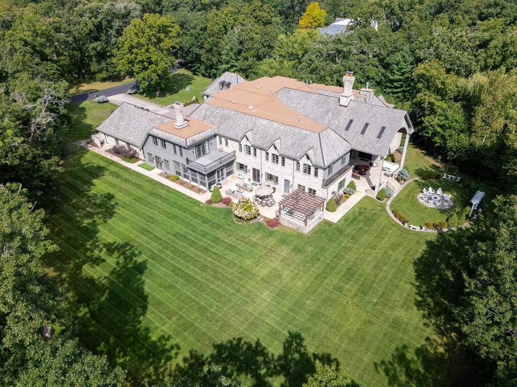 properties's tweet photo. Tucked behind a private drive on 2.2 acres, The Bridlewood Estate feels like a hidden retreat, just minutes from downtown Northbrook. 🌲 See more: https://t.co/eOVI67kN2r
----
24 Bridlewood Road, Northbrook, Illinois 60062
Offered for: $3,999,000
Listed by: Rick &amp; Melissa Richker https://t.co/2vz7QlA7JT
