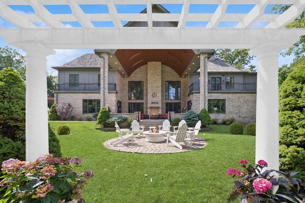 properties's tweet photo. Tucked behind a private drive on 2.2 acres, The Bridlewood Estate feels like a hidden retreat, just minutes from downtown Northbrook. 🌲 See more: https://t.co/eOVI67kN2r
----
24 Bridlewood Road, Northbrook, Illinois 60062
Offered for: $3,999,000
Listed by: Rick &amp; Melissa Richker https://t.co/2vz7QlA7JT