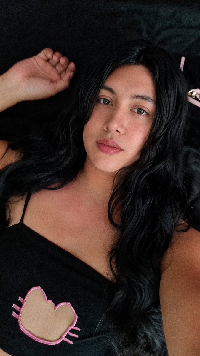 Dana_Hagakure11's tweet photo. Solo soy una gatita mimada que busca atención... 🐾 ¿Me das un RT y me dices si te gusta cómo me queda este conjunto? Me pongo nerviosa si me miras mucho 🙈🖤 https://t.co/NSdBPNb2EJ