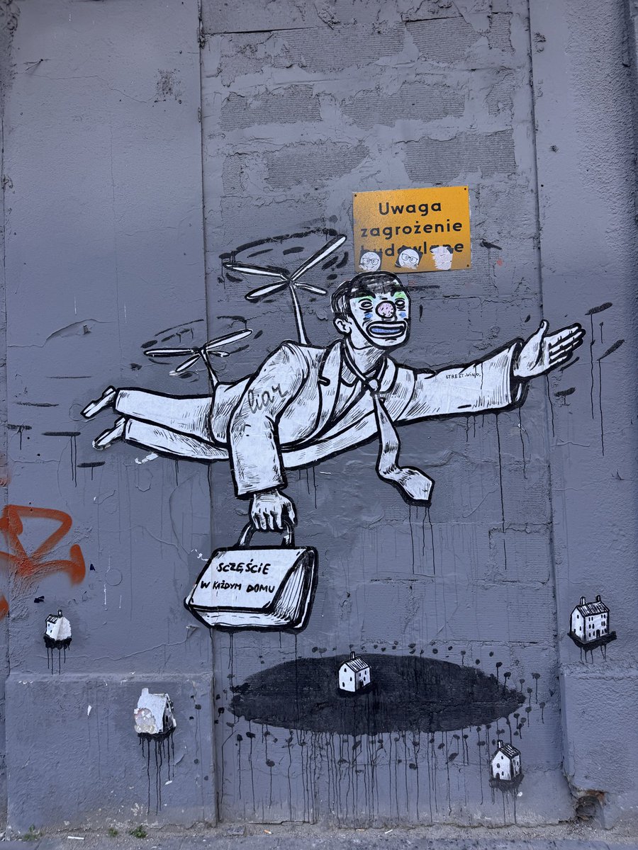 JustinParmenter's tweet photo. Just returned from a week in Poland with 40 North Carolina teachers and I would be remiss if I didn’t mention how cool the street art in Warsaw is. #nced https://t.co/jMDBrrNmq1