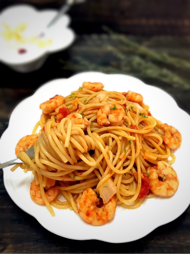 JaneneW46451's tweet photo. Just whipped up garlic butter shrimp with fresh linguine in 15 mins—comfort food hits different when it’s homemade u0026 so much better than takeout! ， https://t.co/JWTW7g5i0F