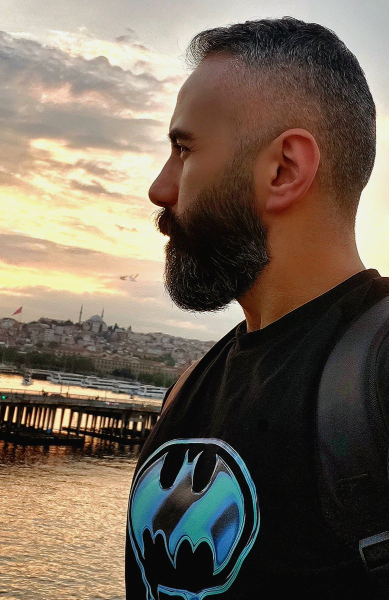 sa_beardstach's tweet photo. Was a perfect sunset, looking forward for a new &amp; promising days to come 🫶🏻 💛
#sunset #GoodDays #positive #happyday #beard #bearded #whitehair #greyhair #beardman #mustache #man #manly #gentleman #sunlight #silverfox #love #live #laugh #motivation 💛 https://t.co/8DFUrfadwg