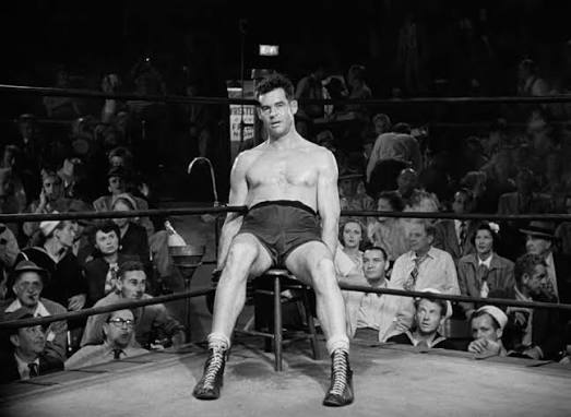 noircitymag's tweet photo. Boxers in film noir

BODY AND SOUL (1947)
THE SET-UP (1949)
CHAMPION (1949)
KILLER'S KISS (1955) https://t.co/J8fVYcpYLZ