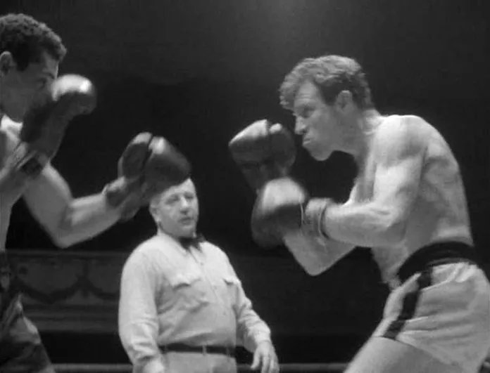 noircitymag's tweet photo. Boxers in film noir

BODY AND SOUL (1947)
THE SET-UP (1949)
CHAMPION (1949)
KILLER'S KISS (1955) https://t.co/J8fVYcpYLZ
