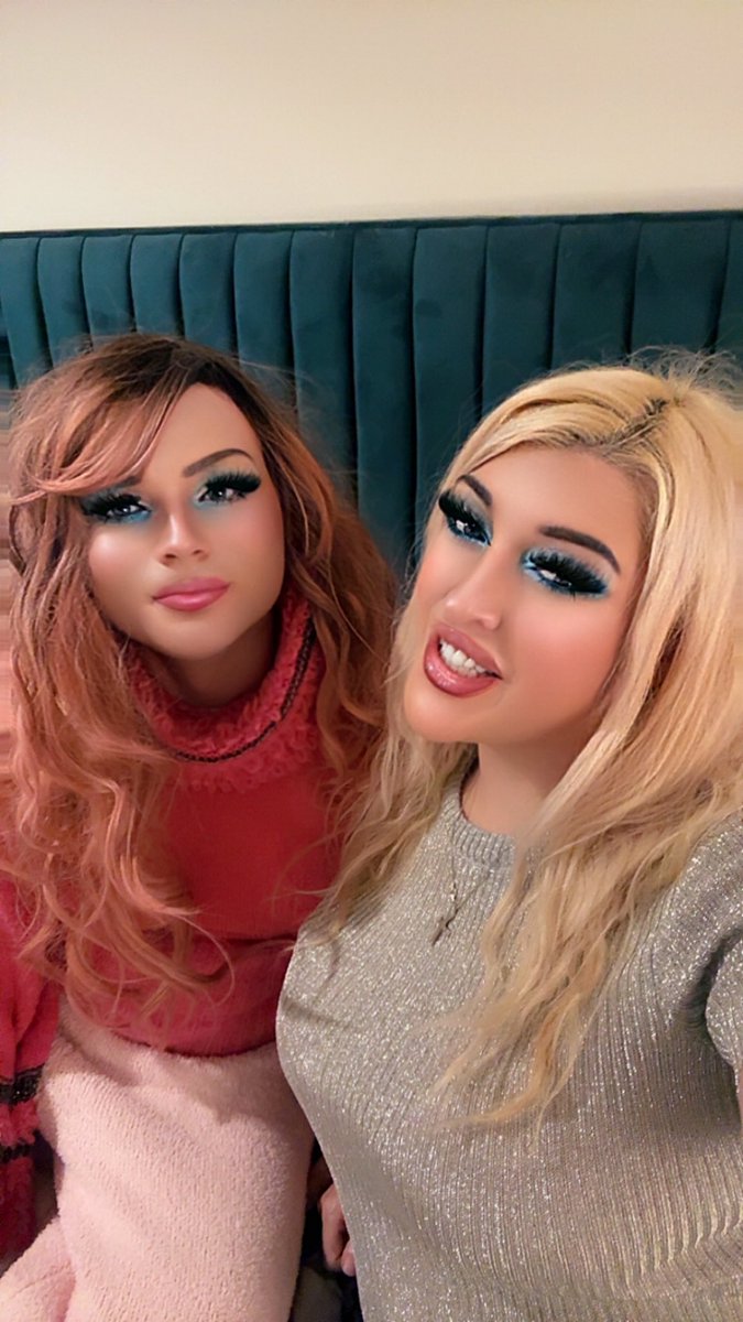 QueenBadbarbii's tweet photo. Me &amp; Melissa @Fluffykins7f1

Give her a follow &amp; show her some love ❤️

💖💖💖💖💖💖💖💖💖💖💖💖💖 https://t.co/qjKxE1ze42