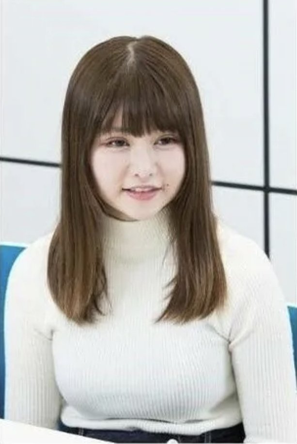heemiiiin000's tweet photo. 여고생의 대박 사업 아이템

- 고등학교 1 학년에 자퇴한 후 스스로 "사업"을 시작.

- "1000원 균일가로 여고생들에게 입던 팬티를 대량 구입하여, 1장에 8만원에 아저씨들에게 팜.

- ���리한 여고생은 2백명이고 구매한 아저씨는 더 많음.

- 월 천만원 이상의 매출은 당연. 
월 3000만원까지 벌때도 있었다고 함.

- 하지만 이후 첩보를 입수한 경찰에 체포되어 사업은 끝남.