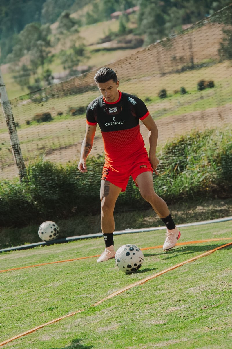 DCuencaOficial's tweet photo. Mañana en portete ✅💪🏻⚽️

#VamosCUENCA 🔴⚫️ https://t.co/lCbYvwadoJ