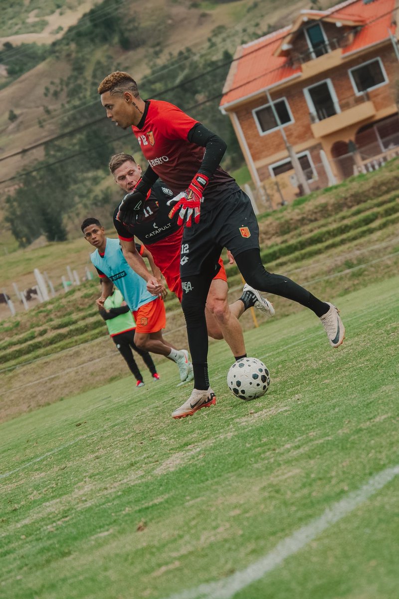DCuencaOficial's tweet photo. Mañana en portete ✅💪🏻⚽️

#VamosCUENCA 🔴⚫️ https://t.co/lCbYvwadoJ