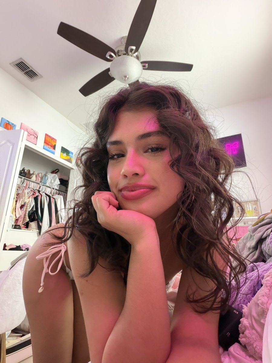 victoriajaimes0's tweet photo. text meee 🥰 
https://t.co/tuCnvScuW0 https://t.co/FJ785XQHYB
