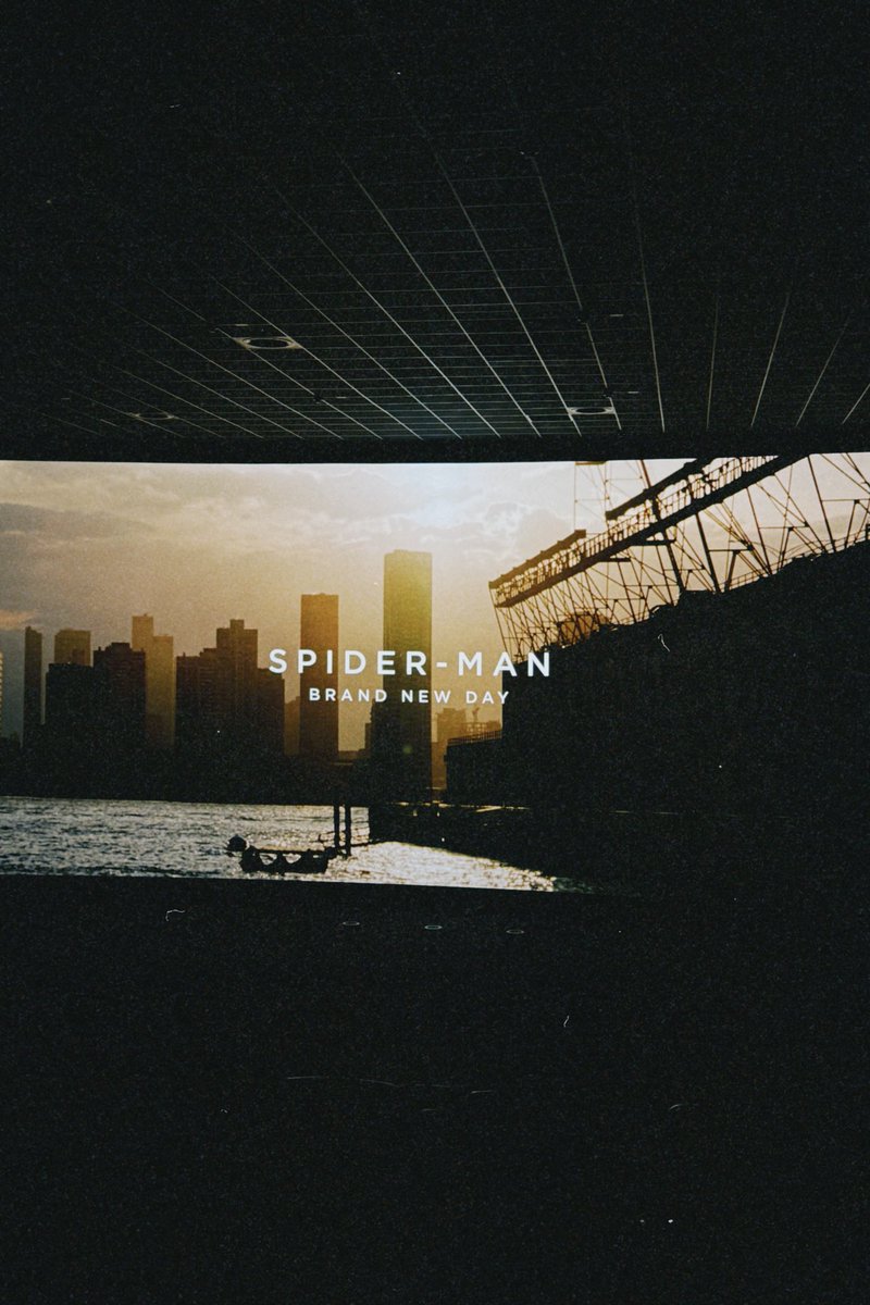 ldj305's tweet photo. #SpiderManBrandNewDay HOLY SHIT SPIDERMAN IS THE GOAT https://t.co/kn1np3teXS