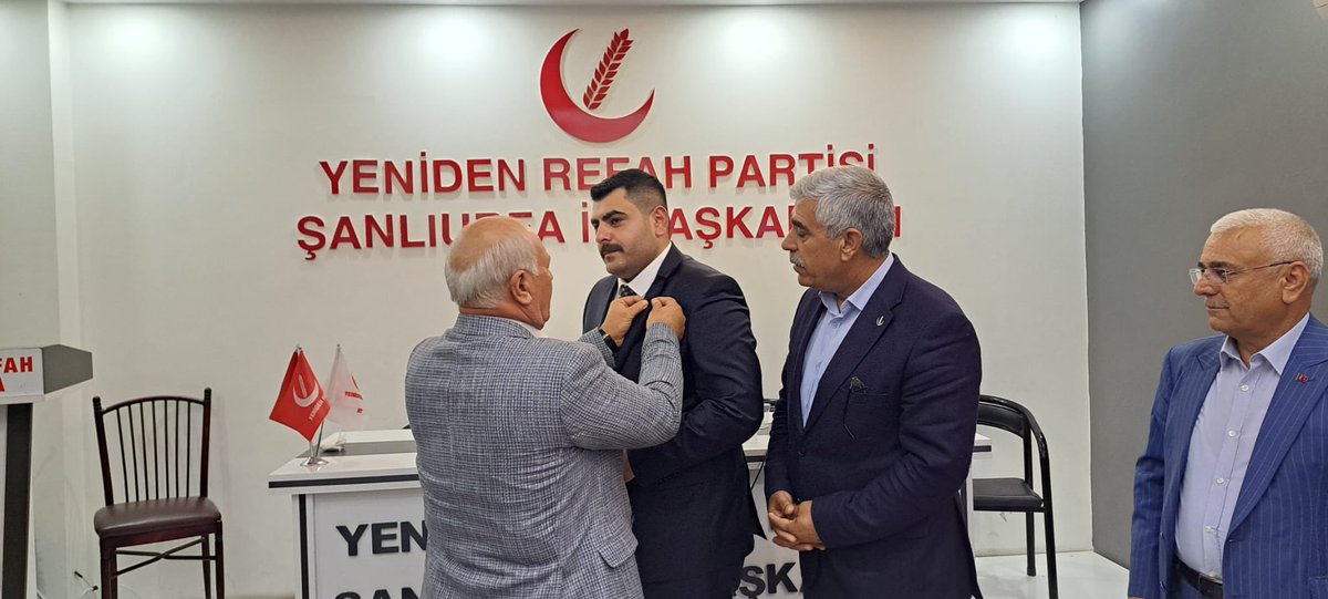 rprefah's tweet photo. Haftalık yönetim kurulu toplantısı il başkanımız riyasetinde gerçekleştirildi . 
İl başkanımızın girişimleriyle Naimi Aşireti Mutayri koluna mensup İbrahim Temirtekin ve ailesi partimize katılım sağladı. https://t.co/lv5Fjeoy2X