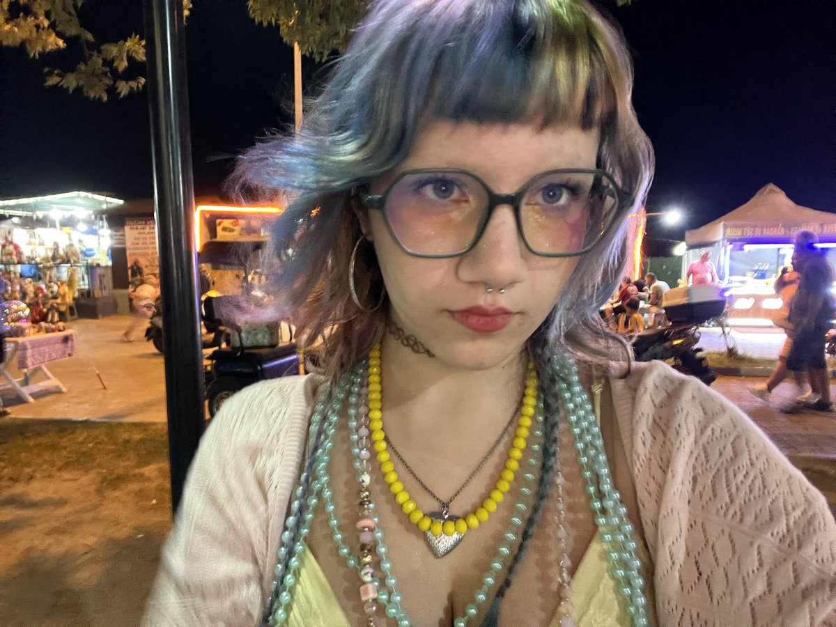 icebluerabbits's tweet photo. post a pic of yourself &amp; your biases and let your oomfs decide who fits you best 

(nolur yapın aşırı merak ediyorum) https://t.co/0czgxgpEfj