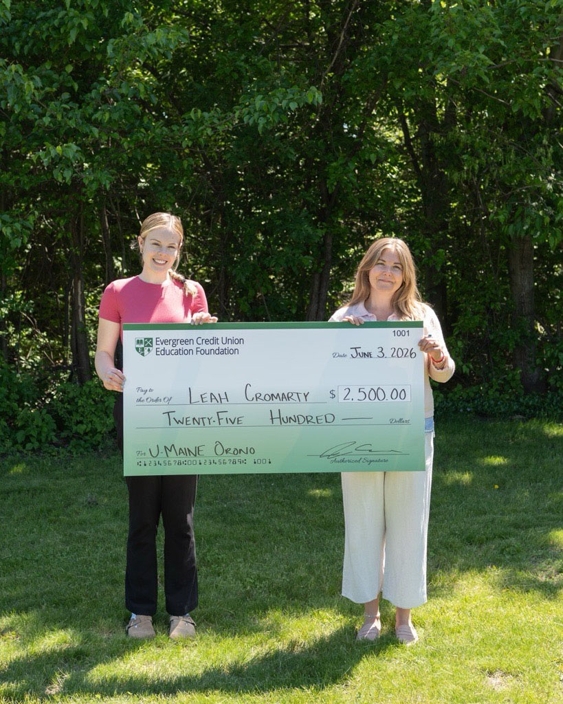 Evergreen_CU's tweet photo. Congratulations to Leah for being named one of the recipients of the Evergreen Credit Union Education Foundation! 🎊 She's studying microbiology at #UMaine this fall. 🧫

Find out how you could be the next scholarship recipient at https://t.co/5tOprxIHj5 📚 https://t.co/ZjgQx6lBXN