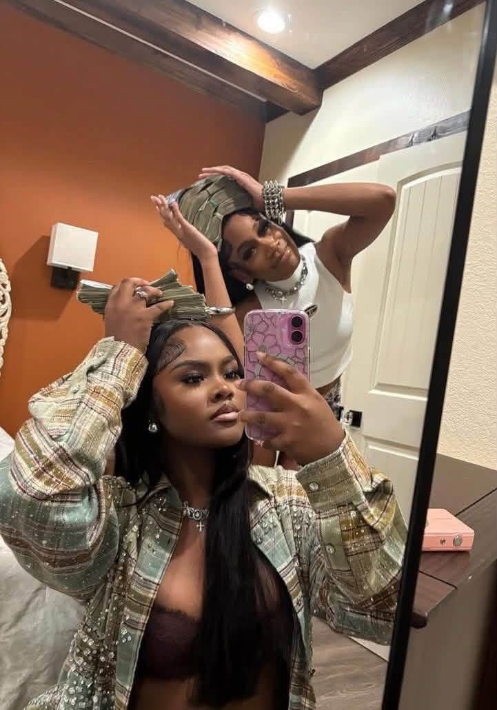 layxsnv's tweet photo. I genuinely can’t wait til i find my own personal friend 🫶🏾🫣💕✨ https://t.co/mUU0Wftc99
