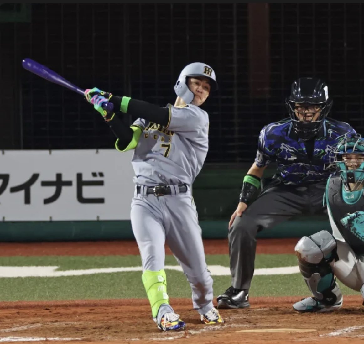 miri7773's tweet photo. #佐藤輝明 
#阪神タイガース 
佐藤輝明選手がオールスター3試合連続ホームランを打ちました
阪神球団初の偉業
去年のオールスター第2から今年の第1と第2と連続ホームラン
高橋遥斗投手は全球ストレートで2回を無失点に
大山悠輔選手は2ベースヒット含むマルチ安打の活躍を
中野拓夢選手は代打でヒット https://t.co/vBH7nRcnVD