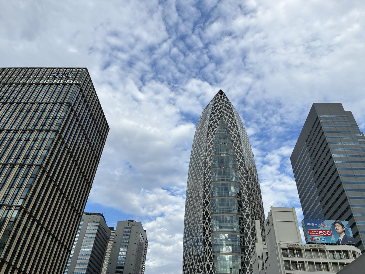 papi1972's tweet photo. おはよう新宿☁️
今日のお江戸は最高気温37度🥵
危険な暑さなので水分しっかり取らなくては！ https://t.co/V1yqhGYUR5