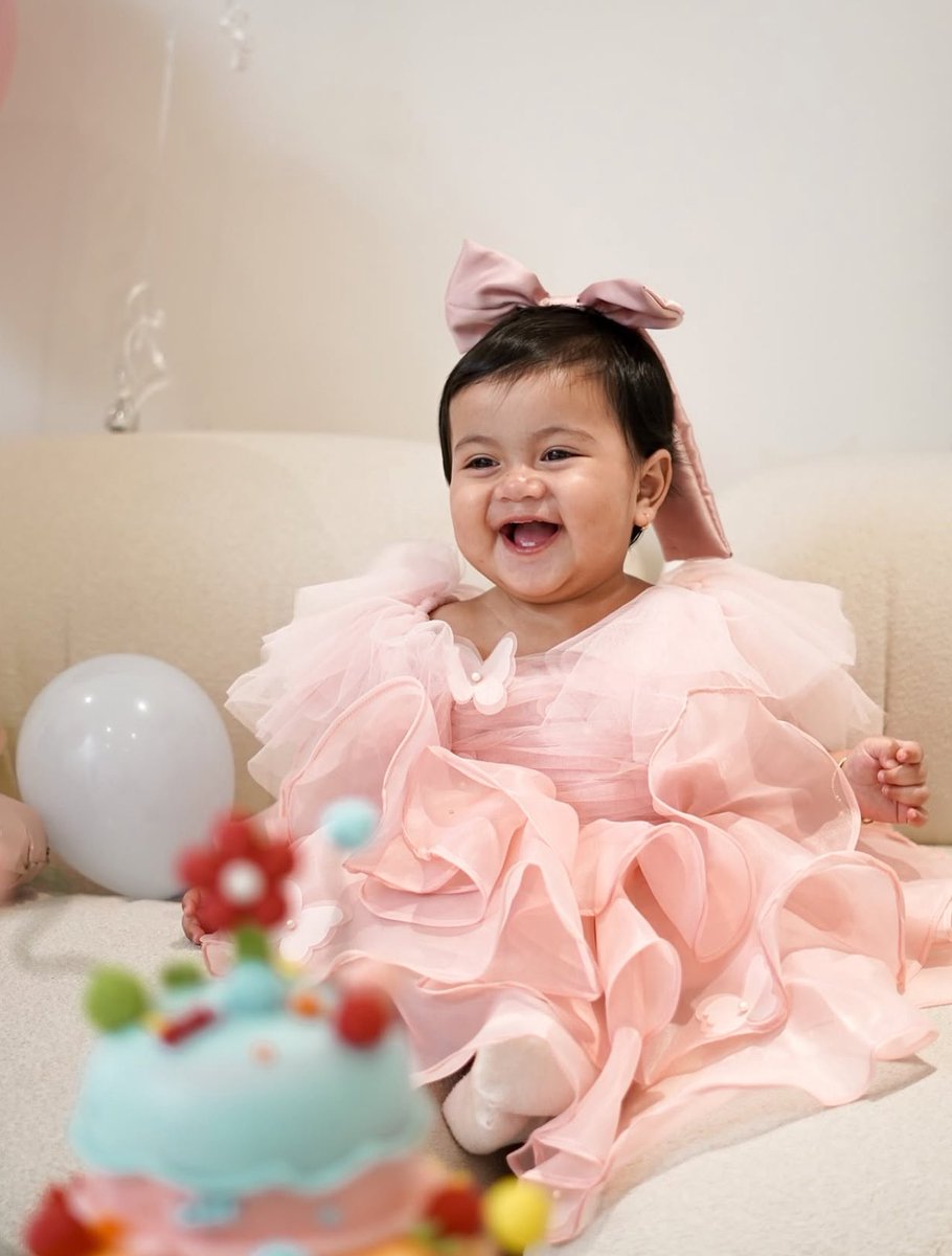 insidefolkative's tweet photo. Potret Aisha rayakan ulang tahun yang pertama. Gemes banget bayikk 🤍🤍 https://t.co/1nskw7ifbI