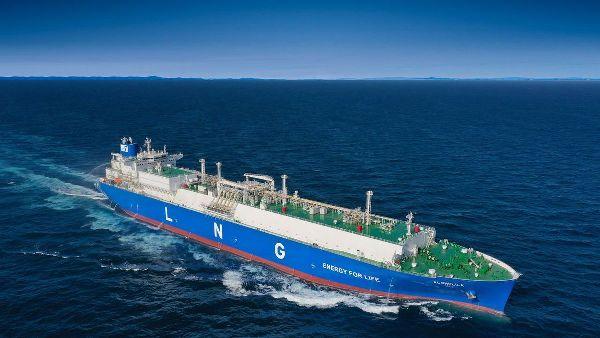 Alessandro7596's tweet photo. 🇦🇪 The UAE continues exporting LNG despite escalating risks in the Strait of Hormuz. An ADNOC tanker reportedly exited the chokepoint with tracking turned off, while another vessel loaded at Das Island—underscoring strong global LNG demand despite regional tensions. https://t.co/AAtQc7fg47