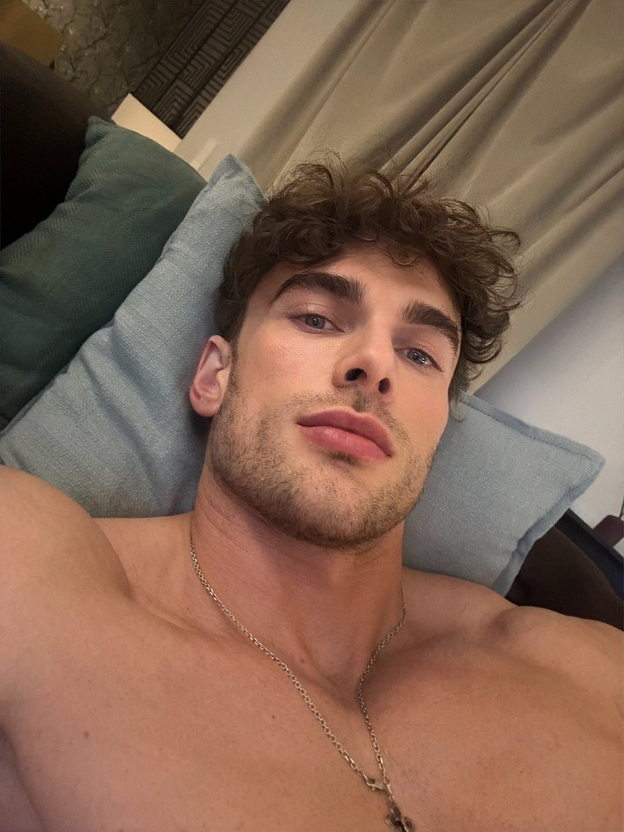 _Alexofff's tweet photo. Doing absolutely nothing today… and loving it.🫠 https://t.co/d8Lzr7zzqA