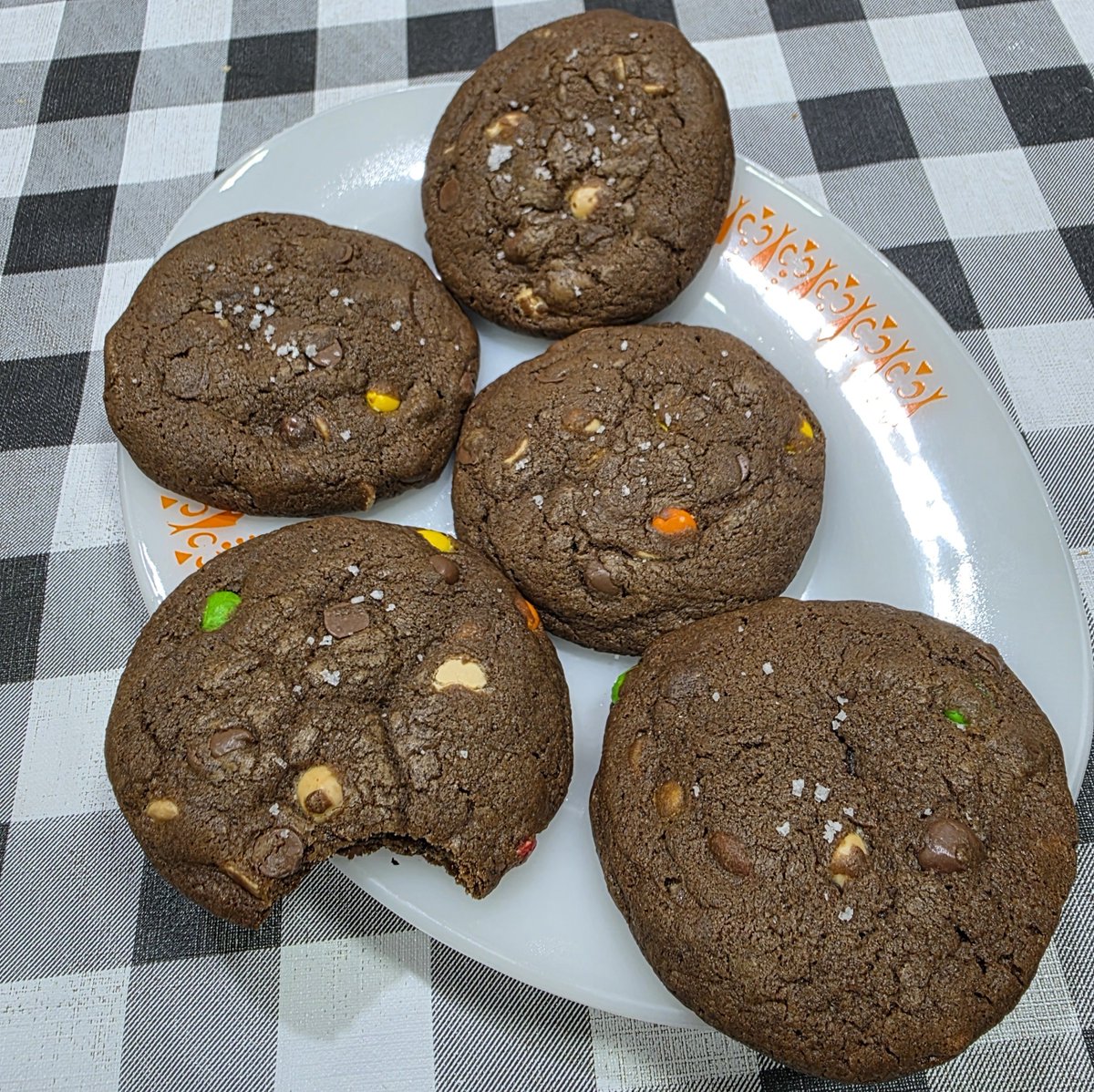 Carro_foda's tweet photo. Banana bread e cookie https://t.co/ihtjLa5hIh