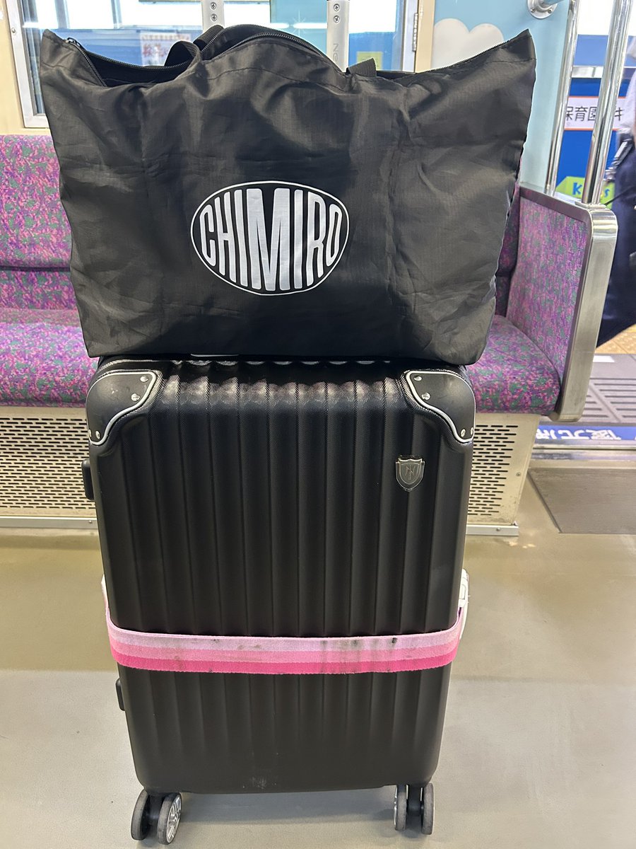 mi4644297475738's tweet photo. ブログアップしたくてもギガがなくて出来ねぇ笑これから向かいます🚃
このCHIMIROのバッグまじ使える❗️
神グッズやぁ❤️

#韓国旅行
#APSTORE
#チャン・グンソク
#グンちゃんのうなぎ
#장근석
#グンちゃん
#世界一魅力的
#チャングンソク
#JangKeunSuk
@AsiaPrince_JKS
#CHIMIROS
#チミロス
#CHIMIROス https://t.co/24lOqyWgMP