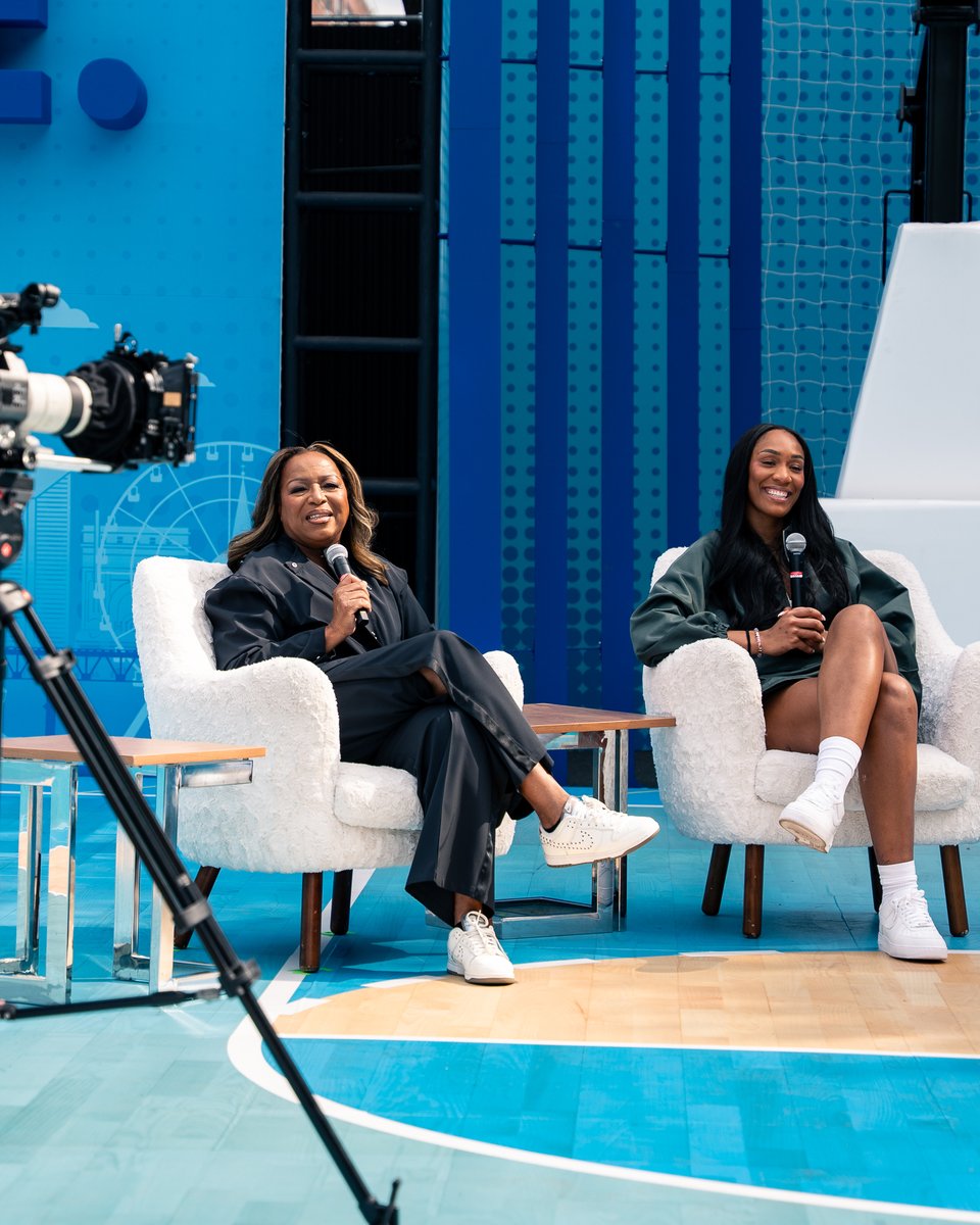 HoustonComets's tweet photo. Cynthia Cooper 🤝 A'ja Wilson

@ComplexSports https://t.co/P6fo3hoPs8