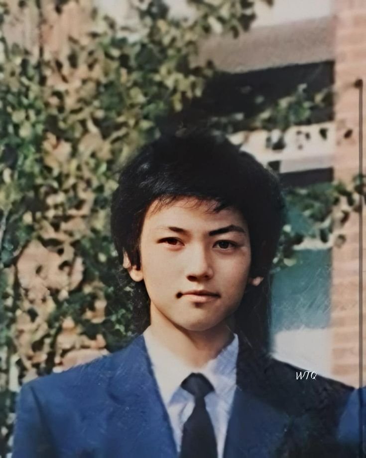 jicwookfcbrasil's tweet photo. ✨ Antes dos grandes palcos, dos personagens inesquecíveis e de tantos sonhos realizados… existia apenas um jovem com um olhar cheio de possibilidades.
O tempo passou, os anos trouxeram experiências, conquistas e uma trajetória linda — mas algumas coisas permanecem: o talento, a dedicação e aquele olhar que continua conquistando nossos corações. 💙
De um jovem cheio de sonhos ao artista que hoje admiramos tanto.
Que privilégio poder acompanhar essa história. 🥹💙
#JiChangWook #지창욱 #Jifãs #JiChangWookFCBrasil #MemóriasDoWook #OurWook 💙✨