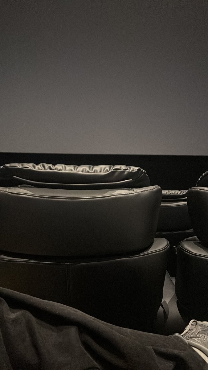 i3xed's tweet photo. مبدئيا راجع انزل تغريدات بس عشان اتكلم على موفي سينما حاجز فيلم سبايدرمان في الرياض يو ووك دولبي والان الساعه 12:45 وللحين ماشغلو الفيلم جالسين نسمع اغاني من يوم دخلنا 
@muvicinemas https://t.co/NmTsG0SGRZ