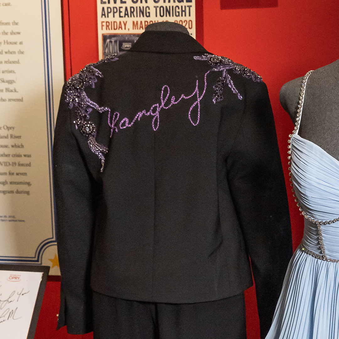 countrymusichof's tweet photo. Ella Langley wore this suit for her debut performance at the Grand Ole Opry on February 17, 2023.

Visit "Country's Grandest Stage: The Opry at 100" to see Langley’s suit and learn more about the role the Opry has played in the lives of some of country music’s biggest names.

Get tickets: https://t.co/jzqC0gxdNi