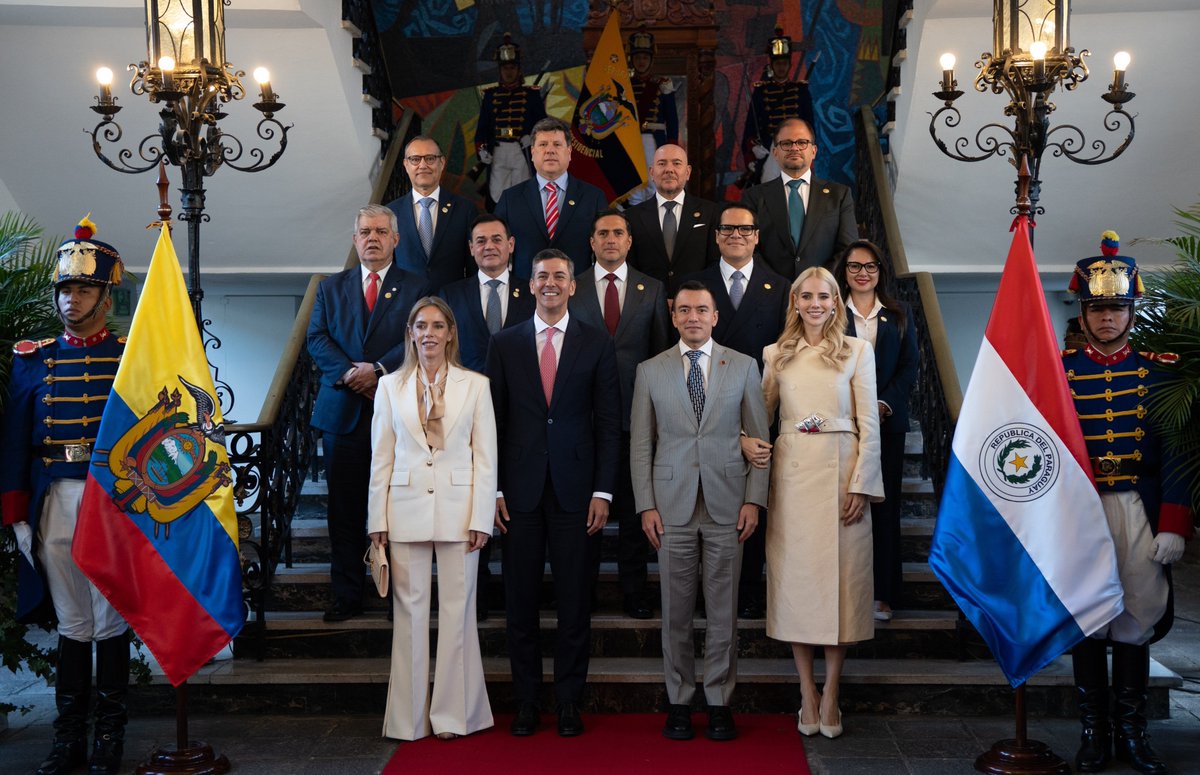 Presidencia_Ec's tweet photo. La cooperación y los acuerdos firmes son el inicio de nuevas oportunidades. Juntos impulsamos objetivos comunes que se traducen en progreso y bienestar para ambas naciones. 🇪🇨🇵🇾 https://t.co/dRtF8kc9i3