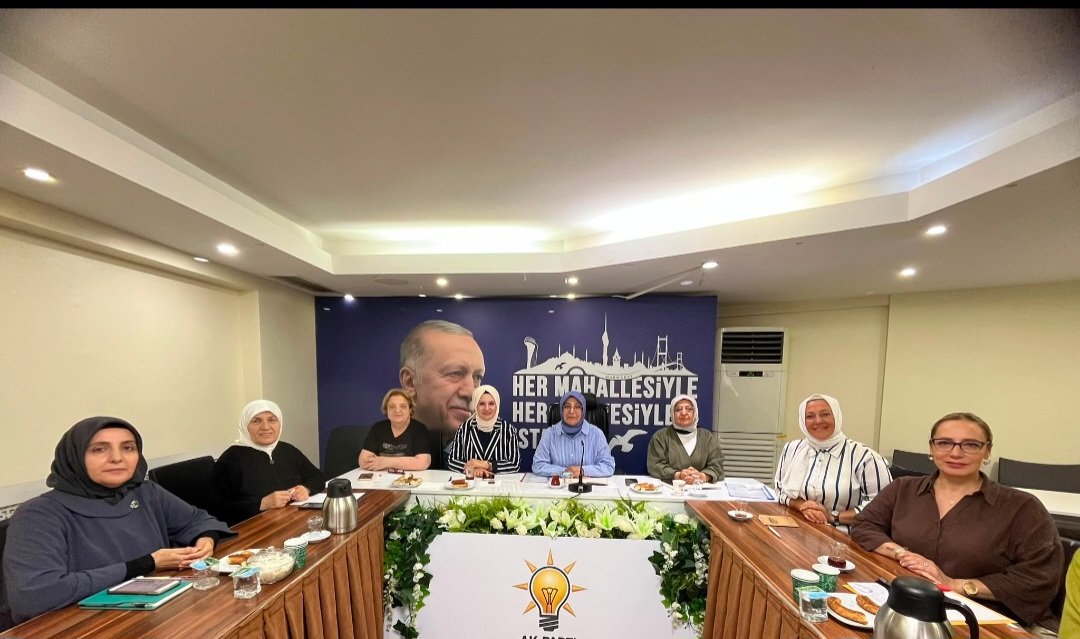 NurdanOzavc's tweet photo. İlçe Başkanlığımızda haftalık olağan yürütme kurulu toplantımızı İl kordinatorümüz @Elif_bicak başkanımızın katılımı ile yönetim kurulu toplantımızı gerçekleştirdik. 

@salihademirer 
@AKKadinSisli 
@Haticeyucel2023 https://t.co/nbeo93sFvu