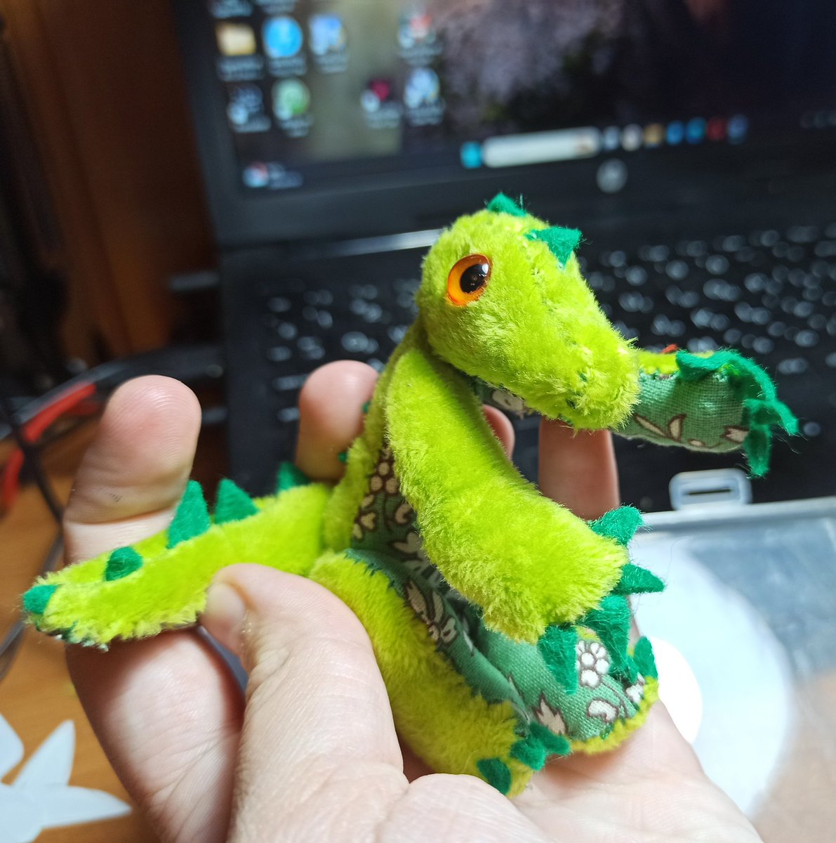 Horushka0w0's tweet photo. Hello everyone It's been a while since I've been here, but I want to show you what I can do besides draw art. I'd like to introduce you to small pets! I'm trying to make them to order, but it's not like I have any customers. In any case, let them please your eyes. #littelfriends https://t.co/1Gweuhxjjv