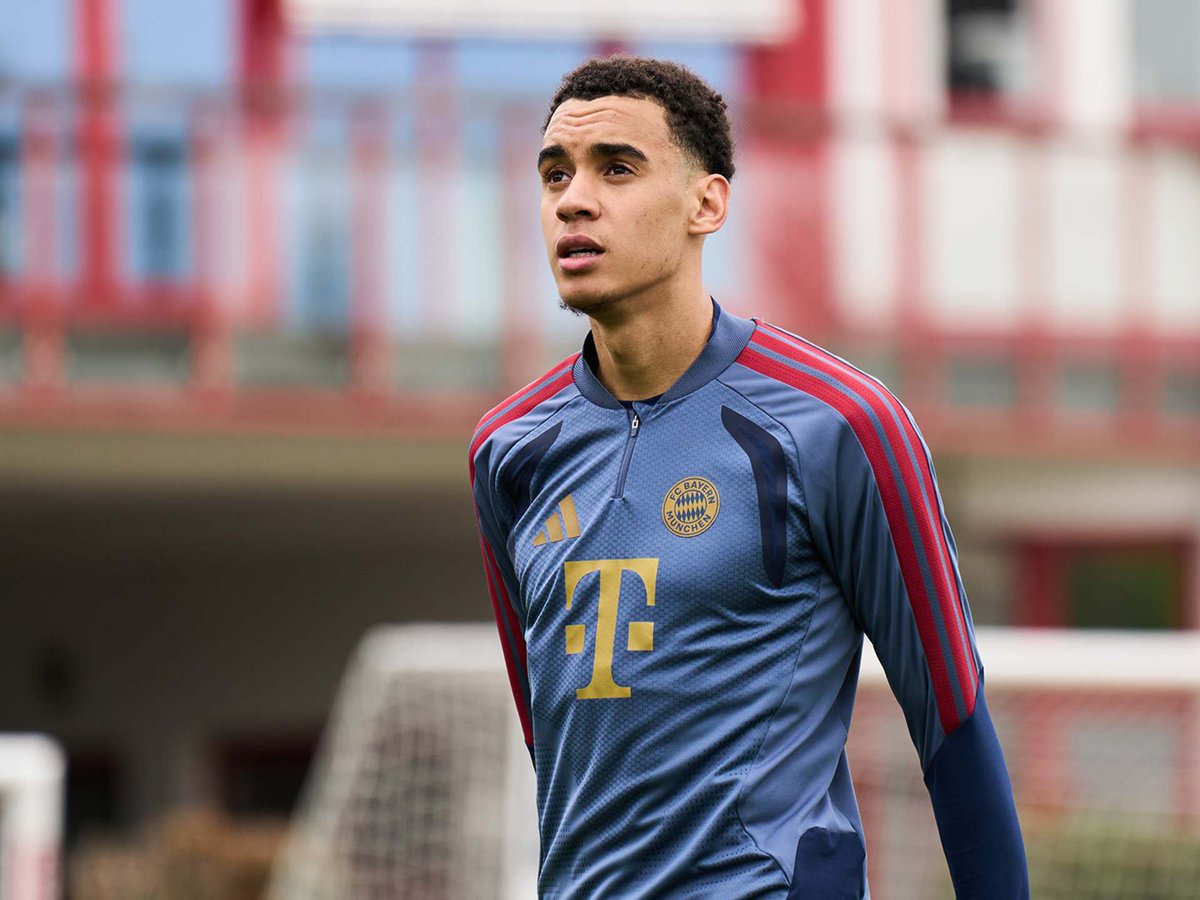 iMiaSanMia's tweet photo. Bayern don't want to take any risks with Jamal Musiala or put unnecessary pressure on him. A plan, coordinated with Vincent Kompany and the rehab/fitness trainers, has been put in place. Musiala will not be with the team in Asia to avoid the travel and the PR activities on tour, which would have added further strain. Instead, he will stay in Munich and work individually. When the team returns from Asia, Musiala is to be gradually integrated into team training. The goal is to get him fit in time for the Super Cup against Dortmund. From there, he will be eased back into top form, this time without the pressure of the World Cup that was put on him last season. The people in charge are optimistic that Musiala will rediscover the ease in his game and his best level this season [@StefanKumberger, @SPORT1]