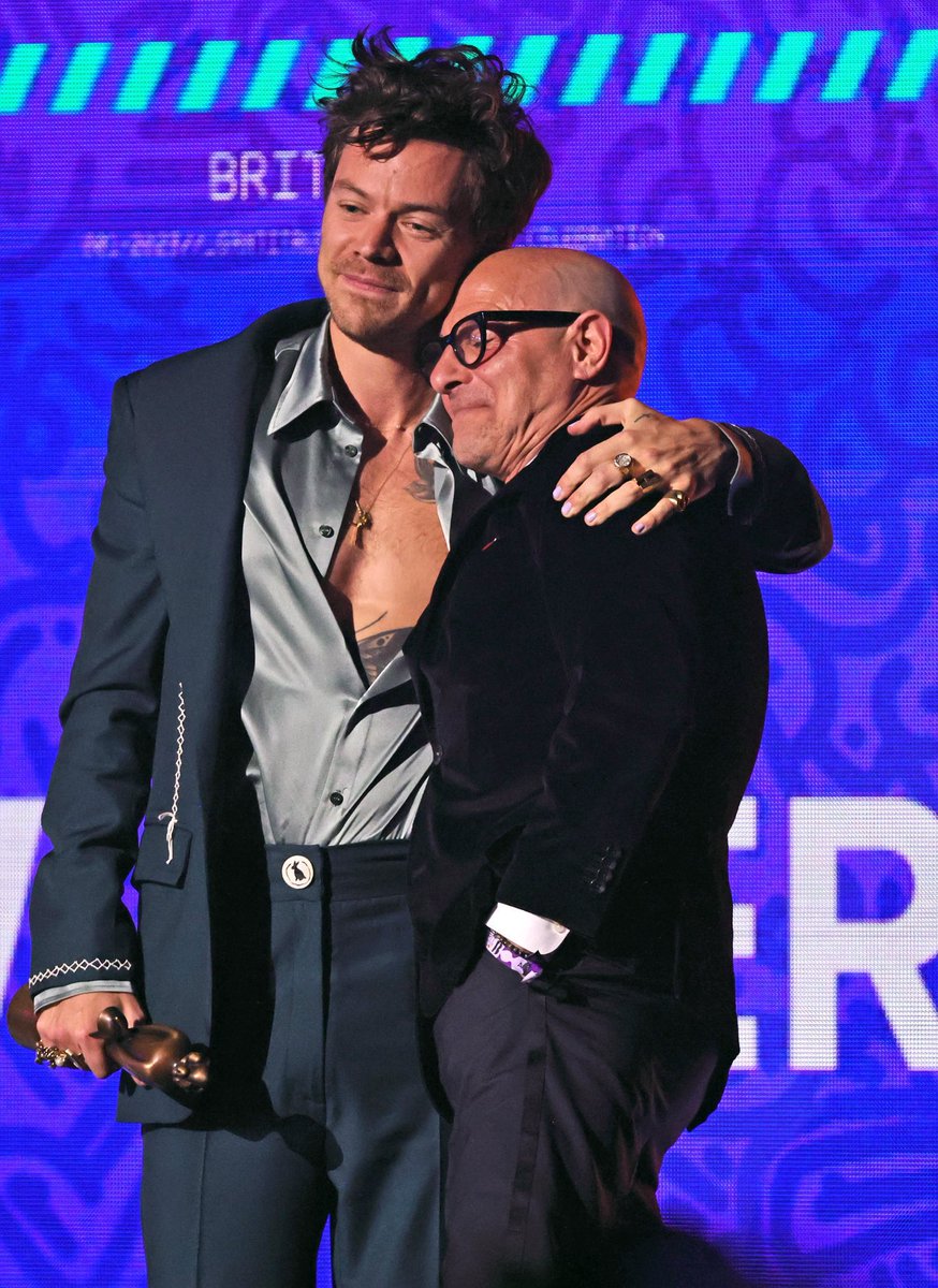hsdaily's tweet photo. “Harry Styles is a good cook. He made a beautiful lemon pasta when I went to visit him last year. I mean, delicious. He's really good.” - Stanley Tucci when asked which celebrities can cook (via Holly Willoughby Together) https://t.co/ZMzYej1Ete