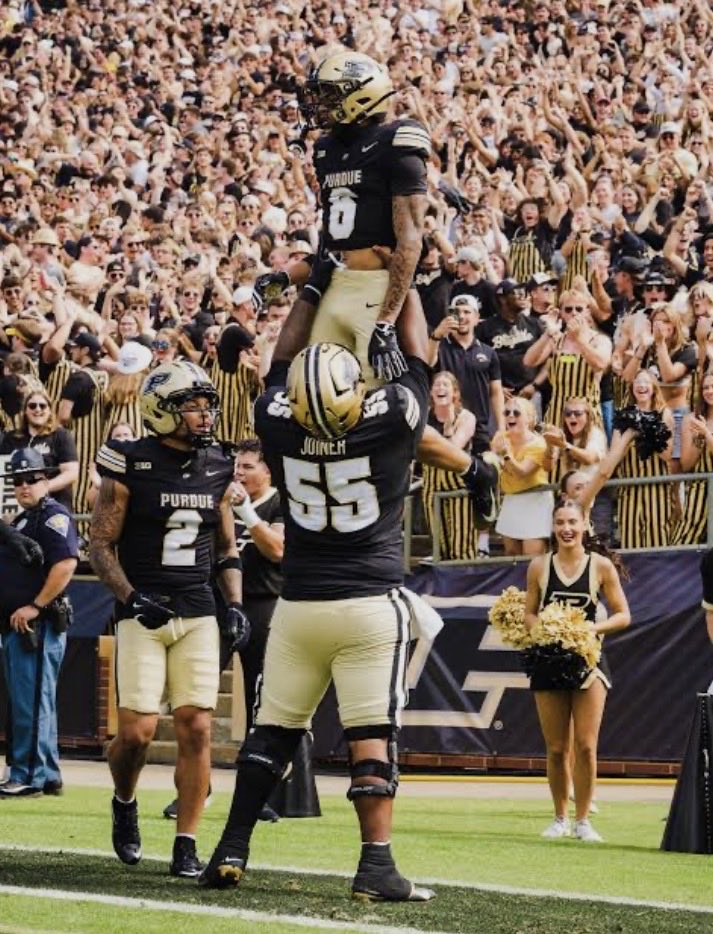 CBarrett005's tweet photo. Blessed to receive an offer from @BoilerFootball! @Coach_Crab @Coach_Odom @Butler_Benton @PeteMayberry @CoachTWils @knightsnclones @AundraMeeks @TomLoy247 @AllenTrieu @ChadSimmons_ @innov8ivebyRyan @TheStrengthU https://t.co/DJ0NkMMoio