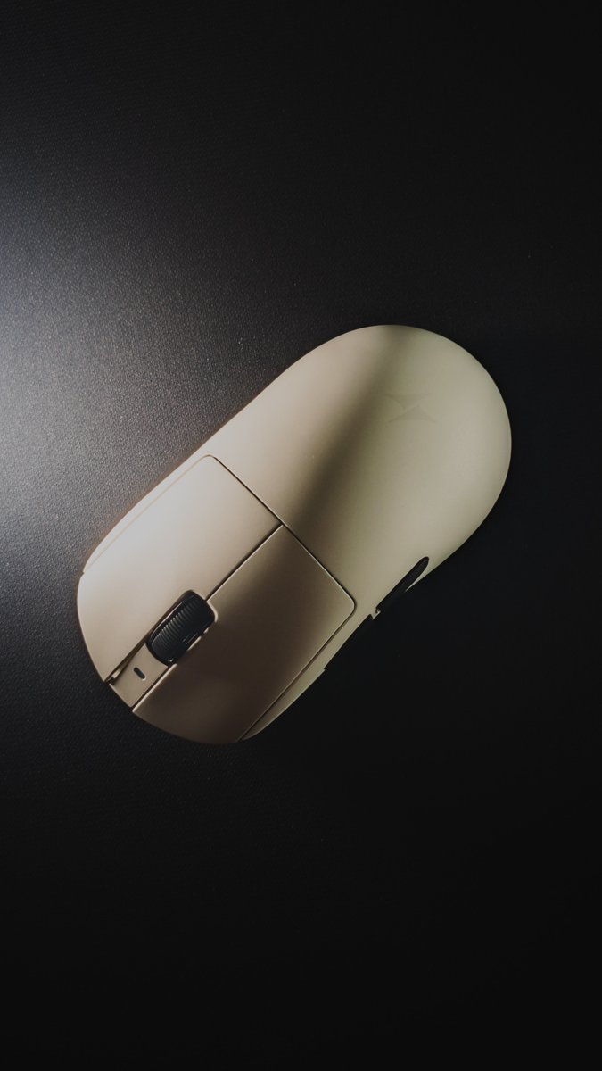 apenasumsetup's tweet photo. ATK Dragonfly A9
White version looks super clean. Lightweight, great shape and comfortable #mouse #desksetup #atk https://t.co/el90LfUuyq